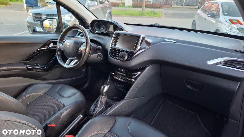 Peugeot 208 - 15