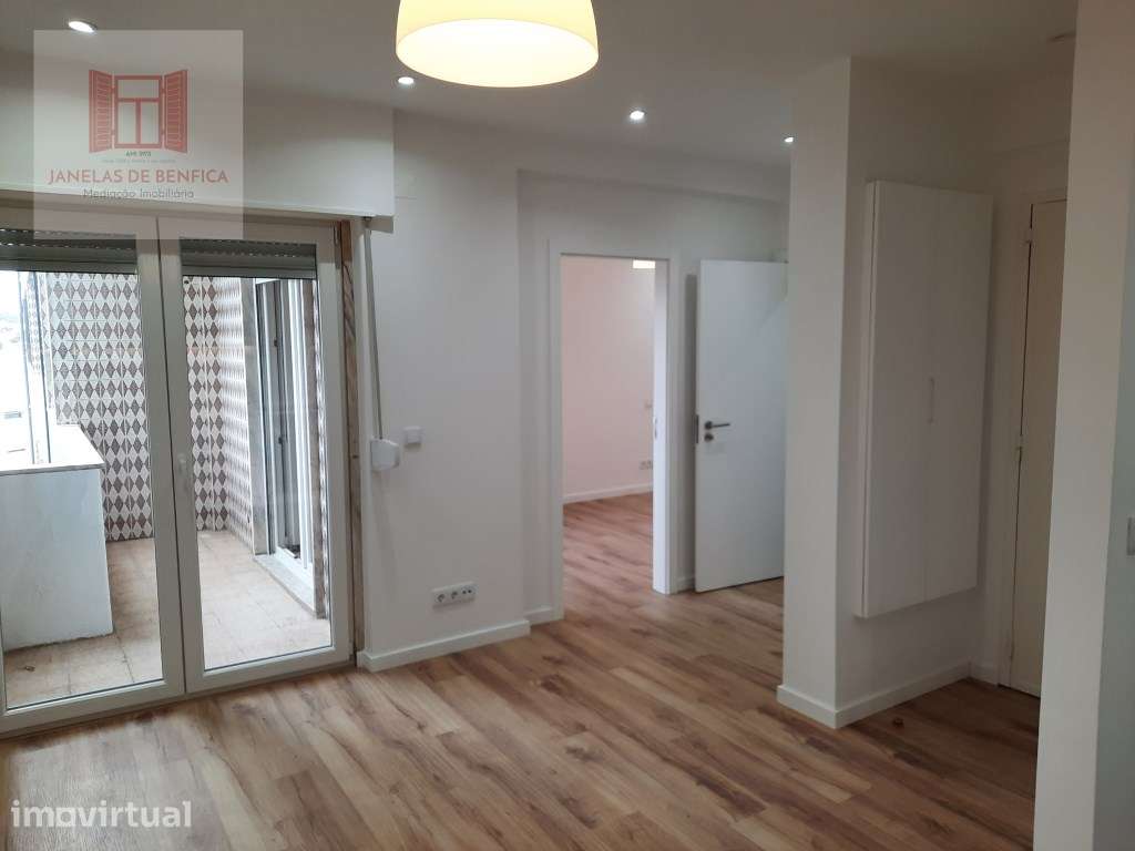 Apartamento Recuperado C/ cozinha equipada-Centro da Amadora - Grande imagem: 2/18