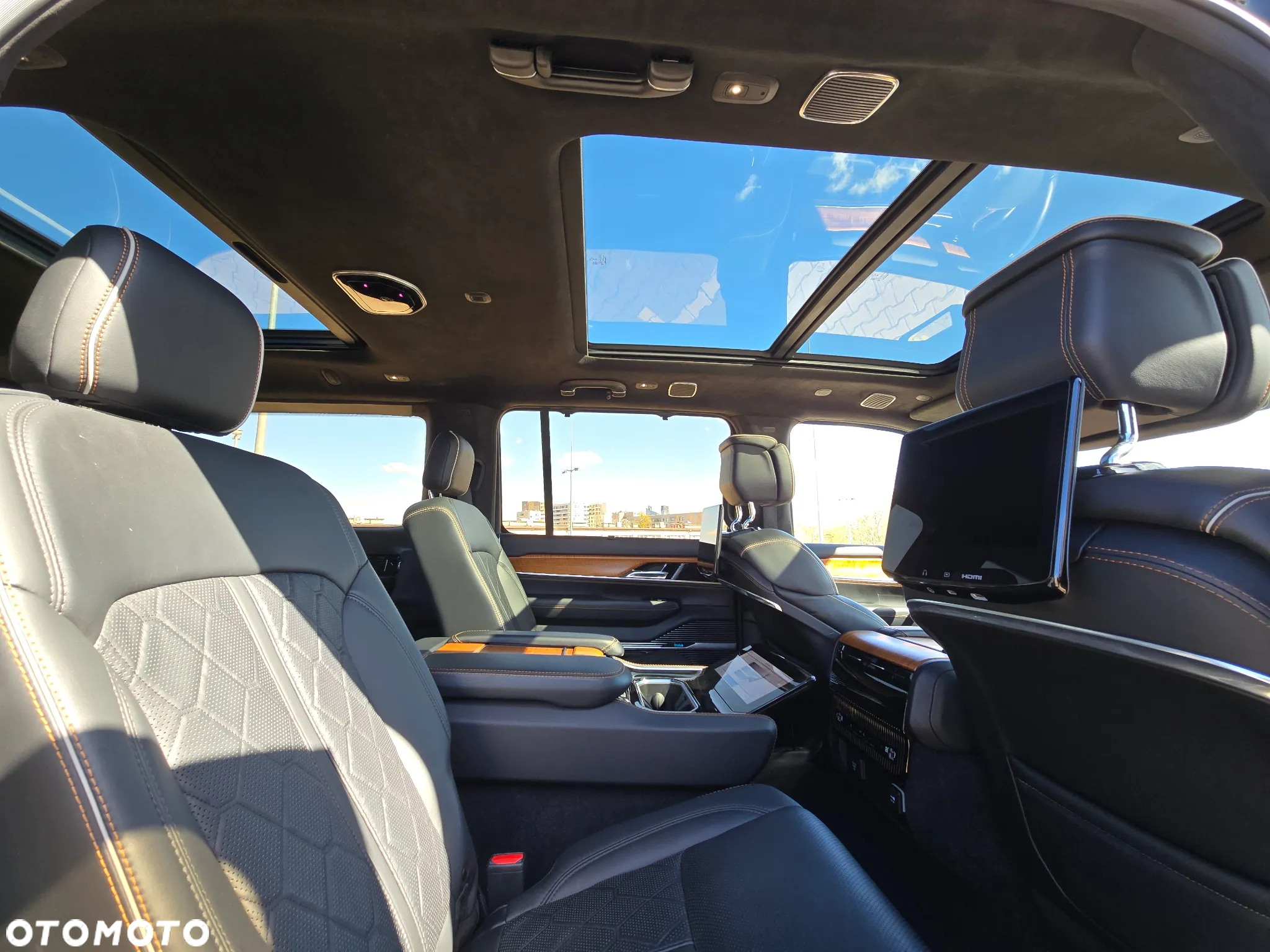 Jeep Wagoneer - 31