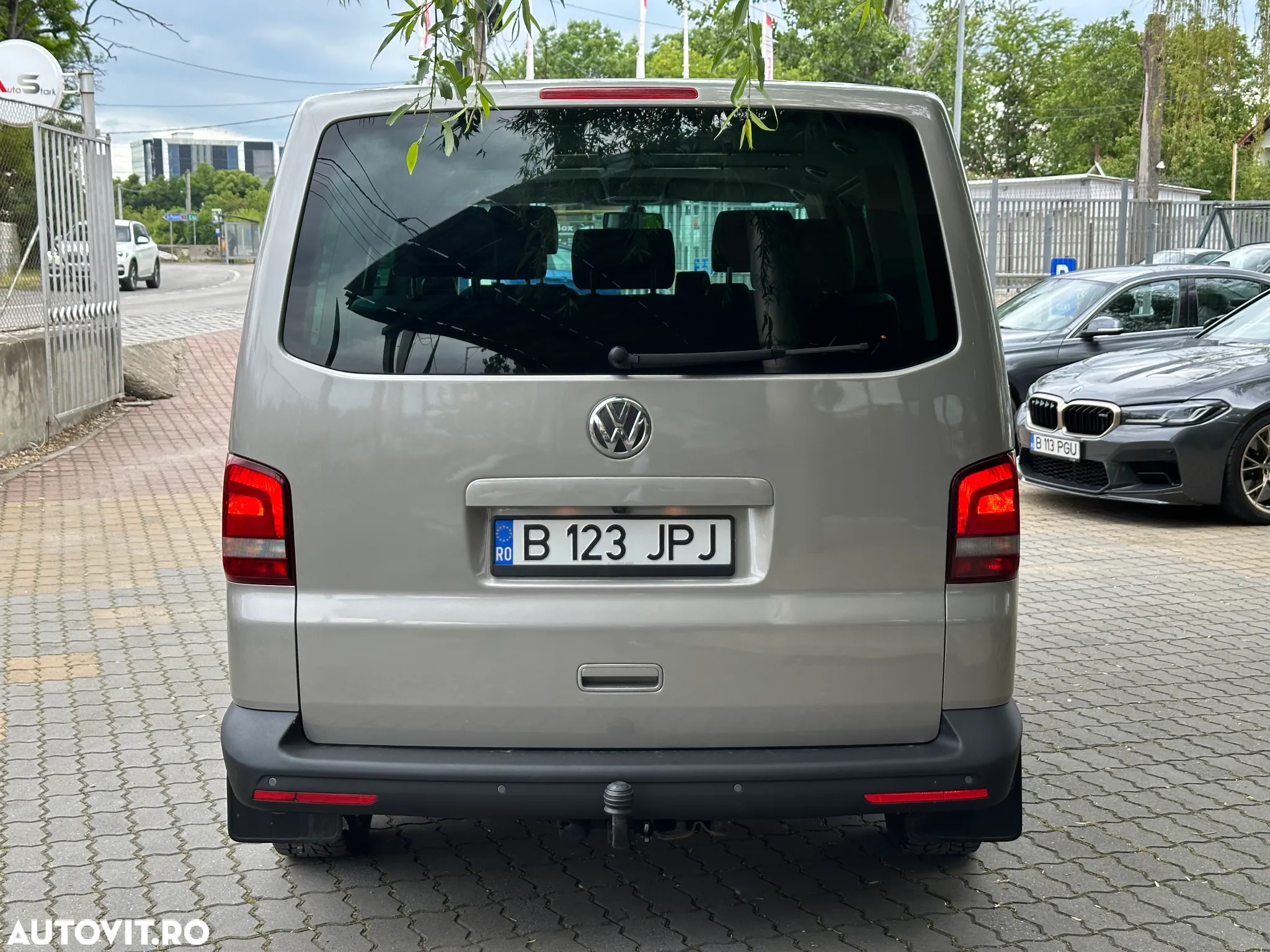 Volkswagen Multivan - 12