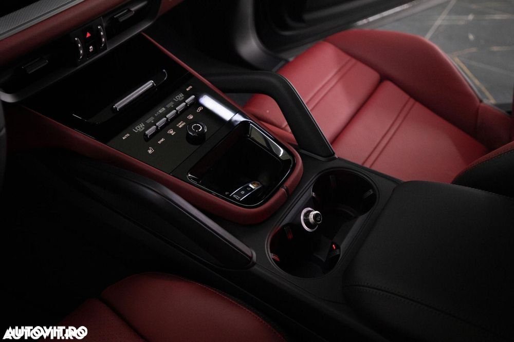 Porsche Cayenne Coupe - 28