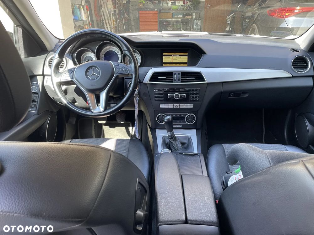 Mercedes-Benz Klasa C 180 CGI BlueEff Avantgarde - 17