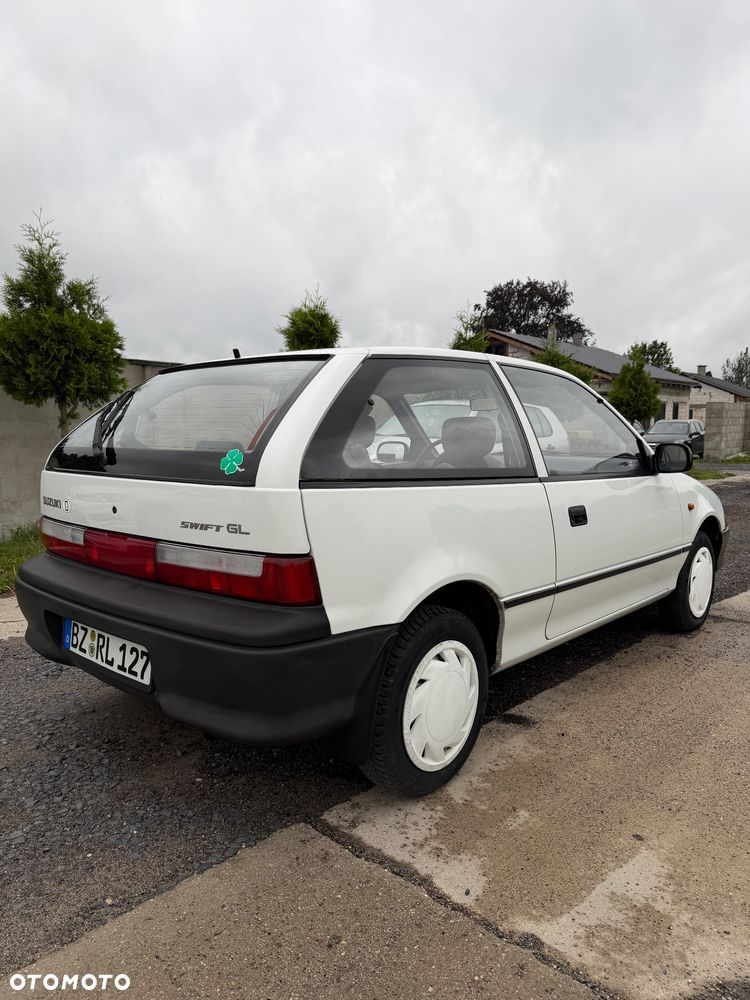 Suzuki Swift 1.0 GL - 1
