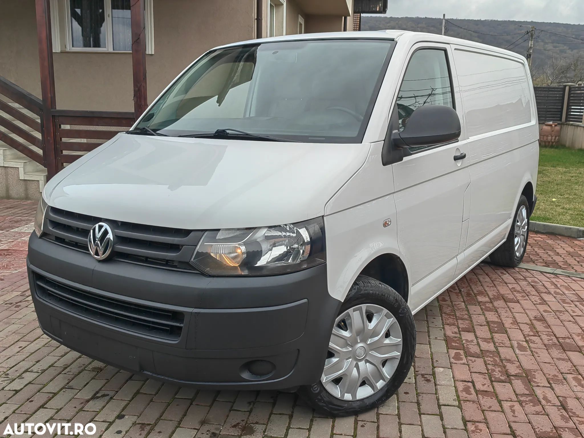 Volkswagen Transporter - 1