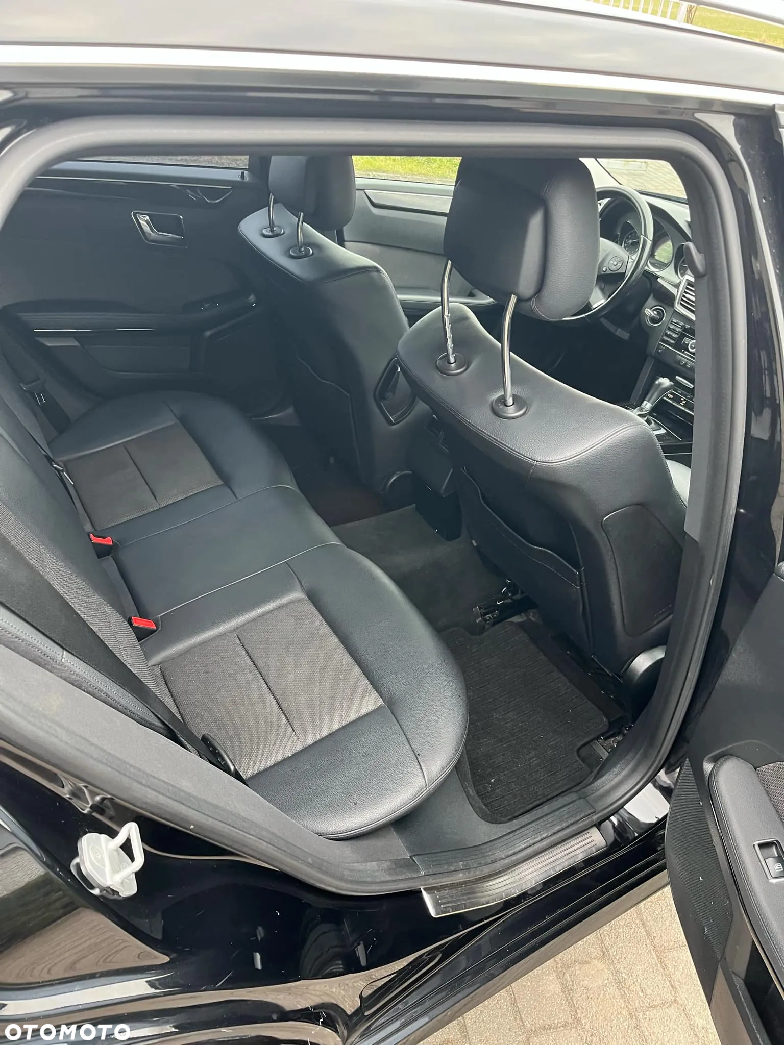 Mercedes-Benz Klasa E 220 T CDI DPF BlueEFFICIENCY Automatik Avantgarde - 25