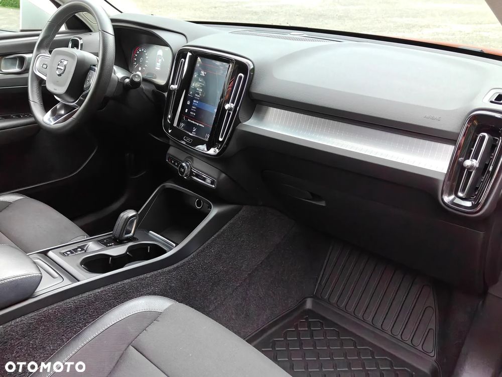 Volvo XC 40 T4 AWD Geartronic Momentum Pro - 17