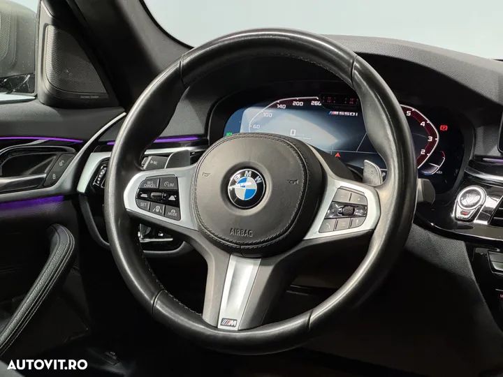 BMW M5 M550i xDrive AT - 34
