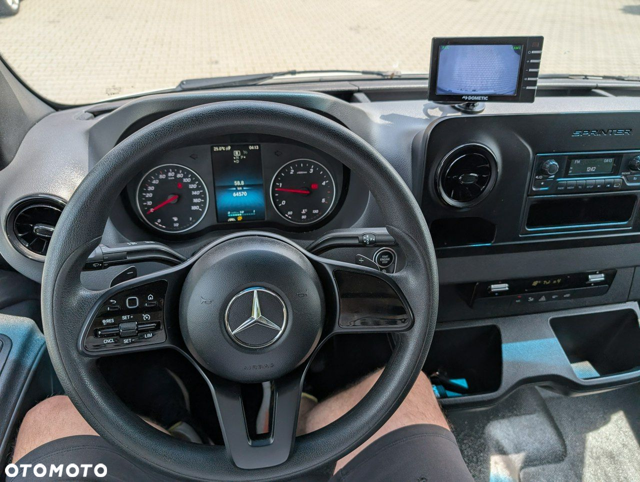 Mercedes-Benz Sprinter - 13