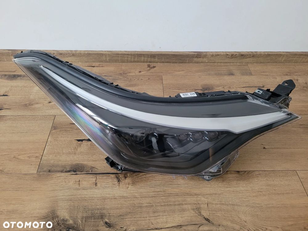Reflektor Lampa prawa Toyota C-HR GR lift czarna 81110-YP281-00 - 1