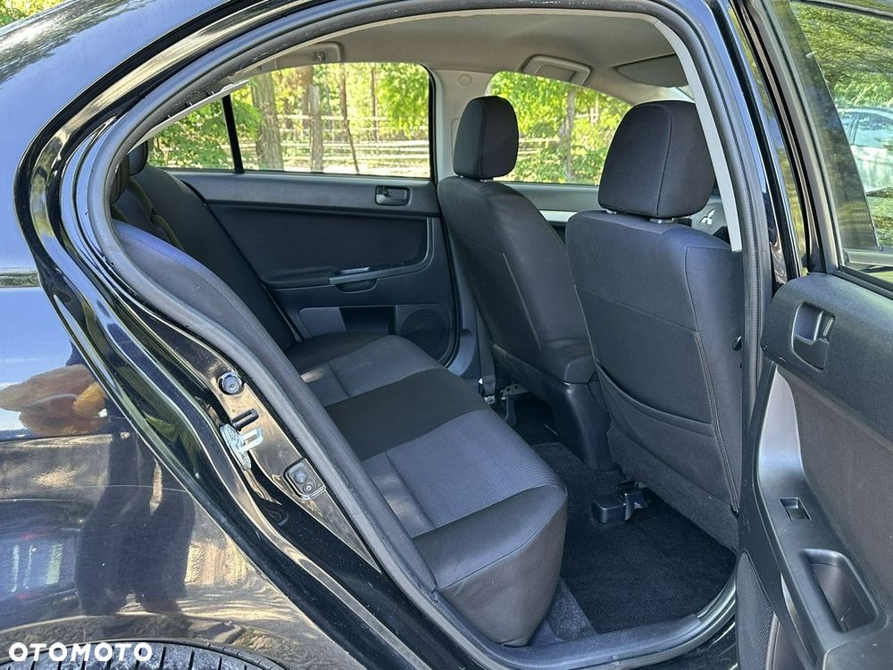 Mitsubishi Lancer - 10