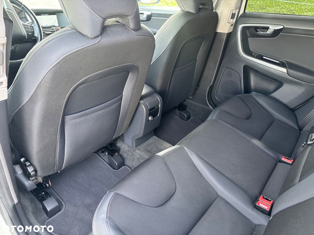 Volvo XC 60 D4 Drive-E Momentum - 24
