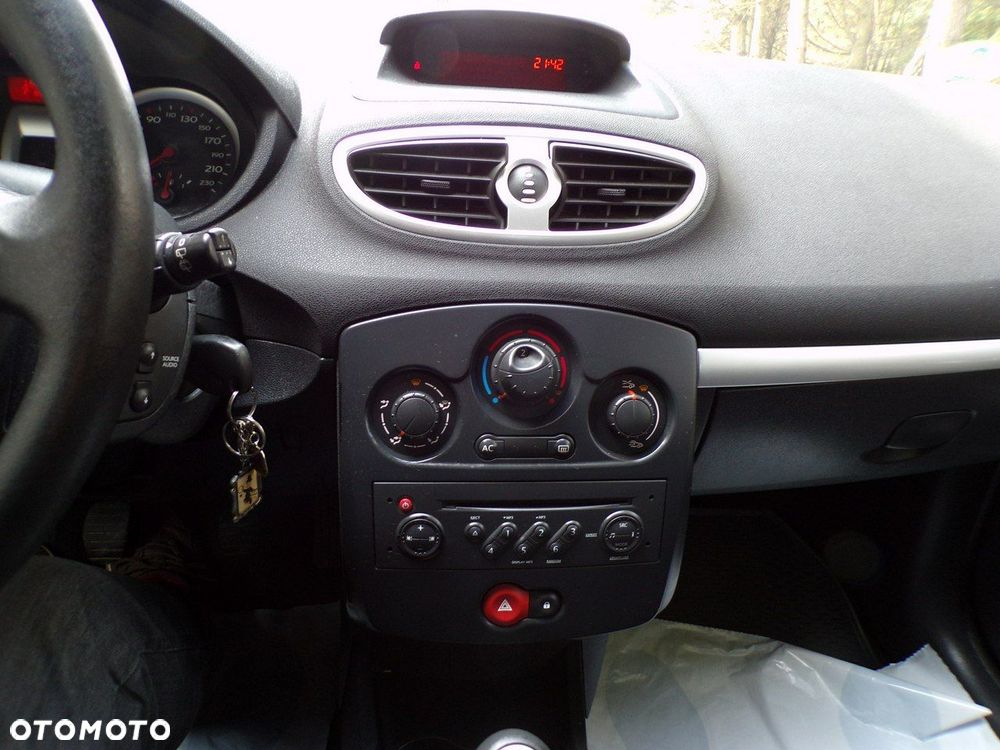 Renault Clio - 28