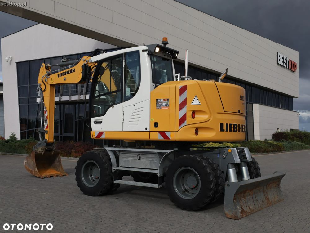 Liebherr A910 Compact - 9