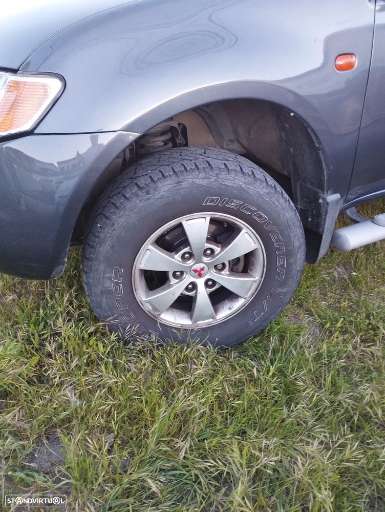 Mitsubishi L200 2.5 DI-D CD Invite AC+ABS - 9