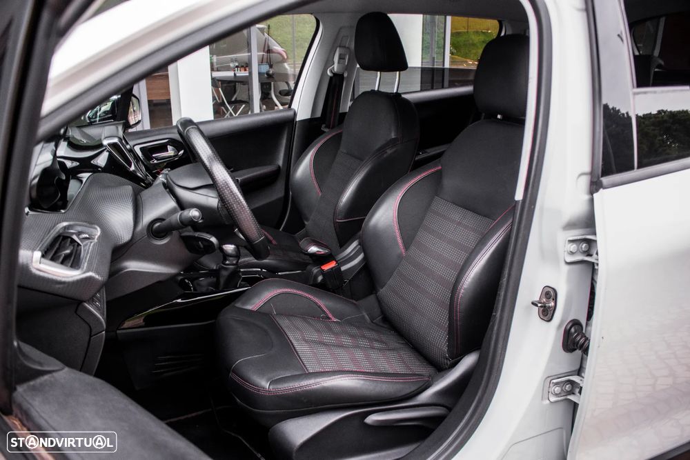 Peugeot 2008 1.2 PureTech GT Line - 25