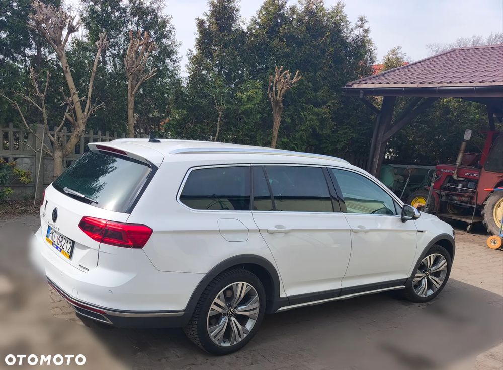 Volkswagen Passat Alltrack 2.0 TDI SCR DSG 4Motion - 6