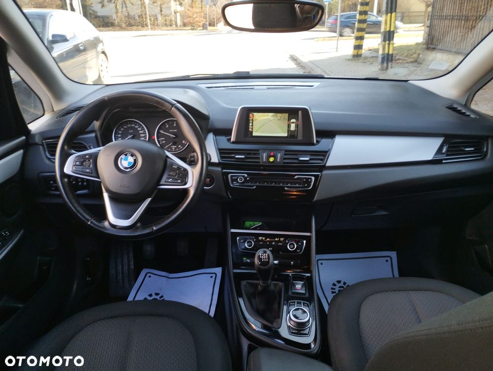 BMW Seria 2 216d - 9