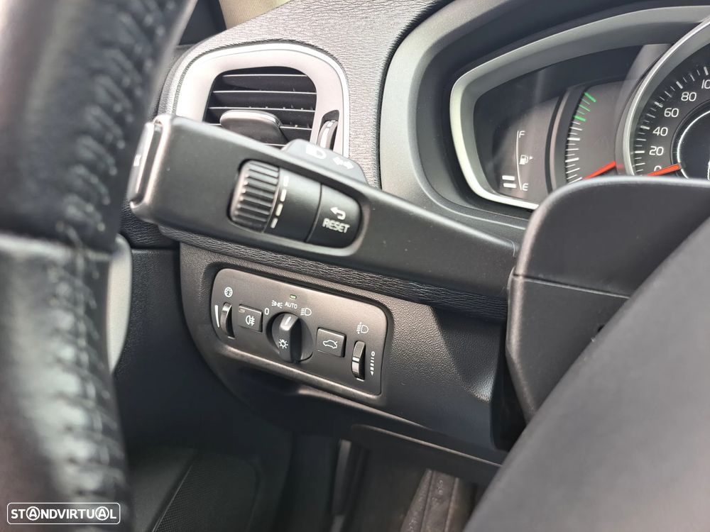 Volvo V40 D2 Kinetic - 19