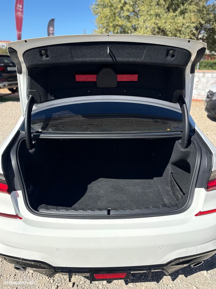 BMW 318 d Aut. M Sport - 18
