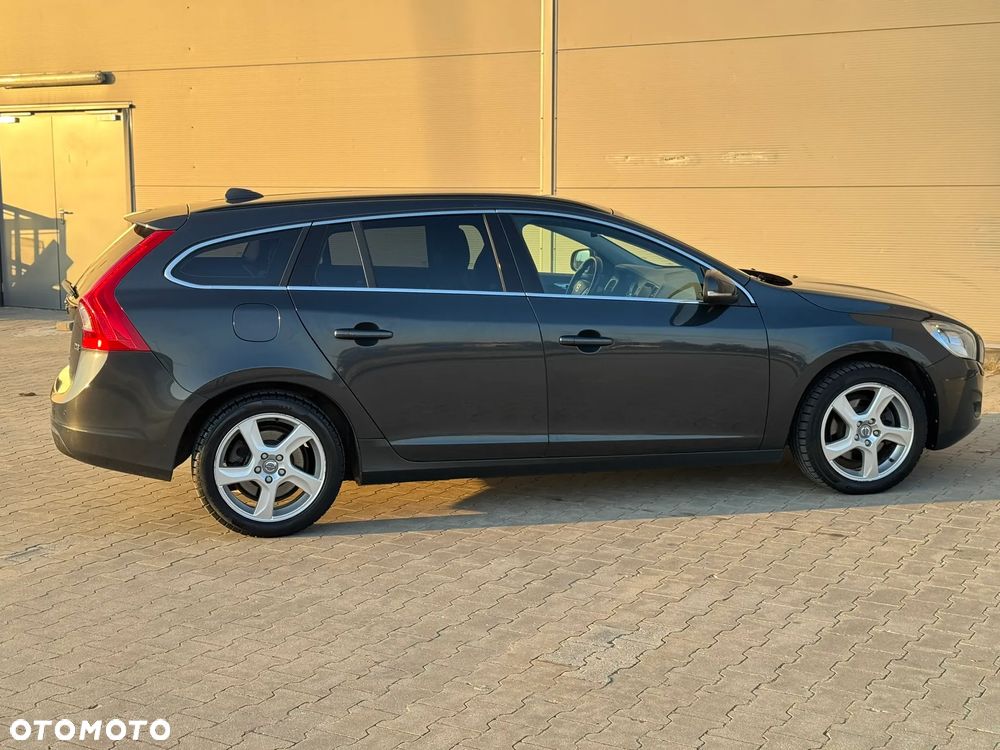 Volvo V60 D3 Geartronic Momentum - 21