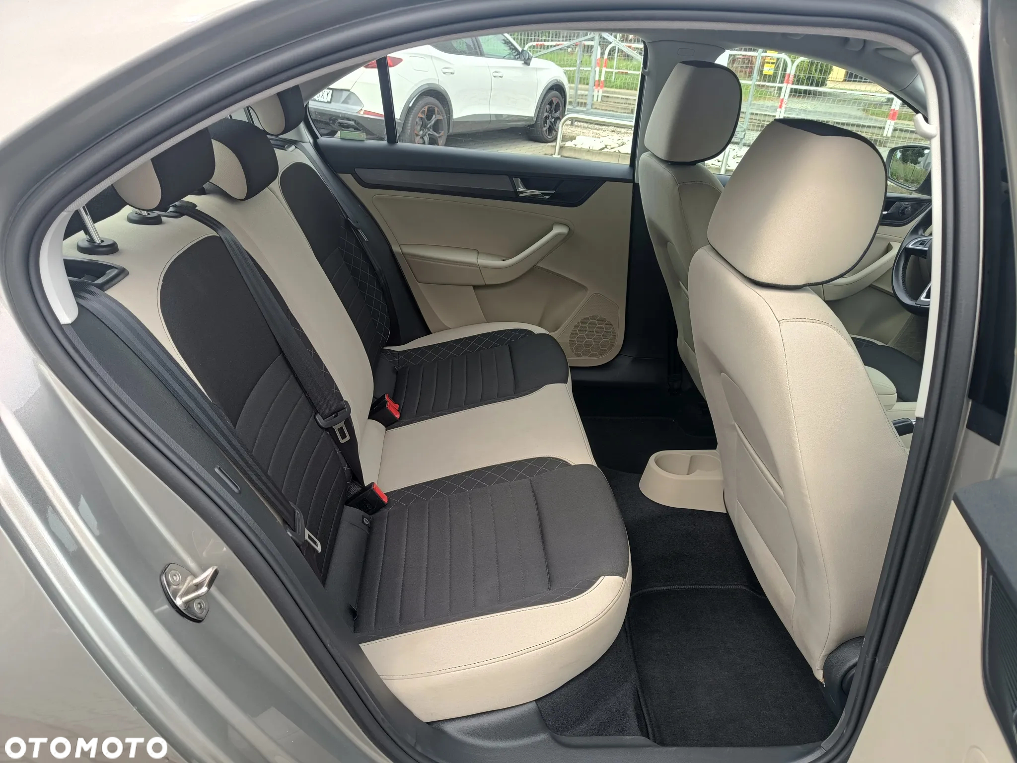 Skoda RAPID 1.0 TSI Style - 12