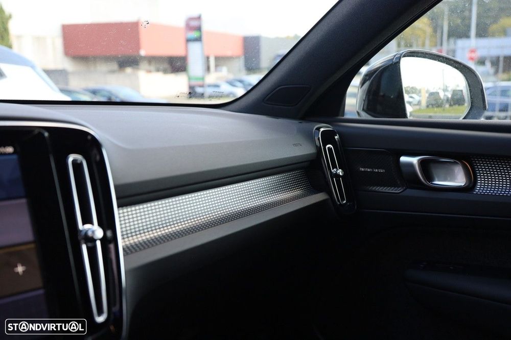 Volvo XC 40 2.0 B3 Plus Dark - 12