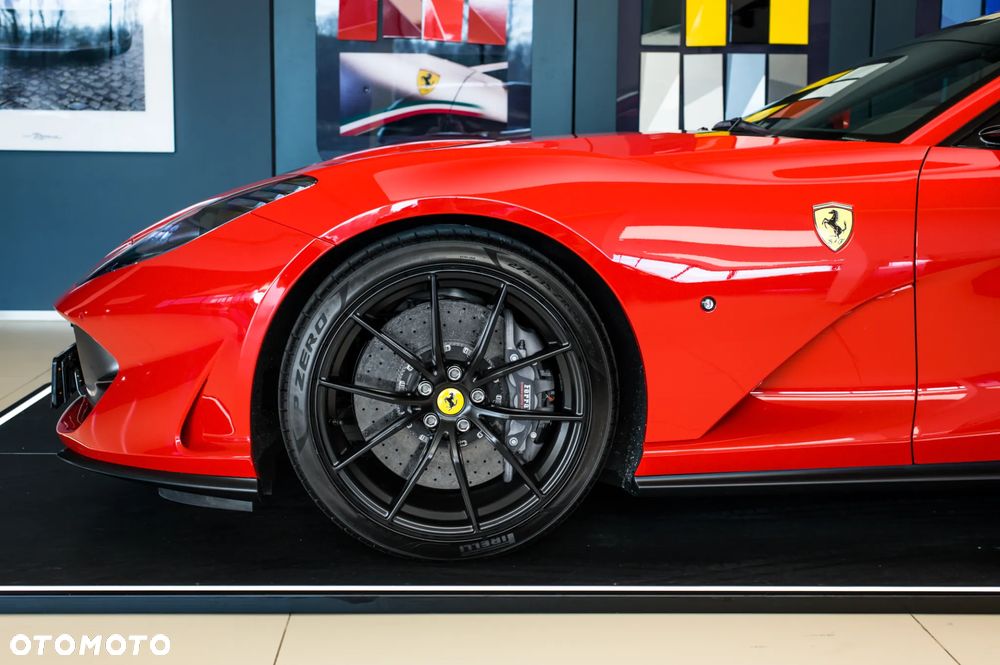 Ferrari 812 Superfast - 11