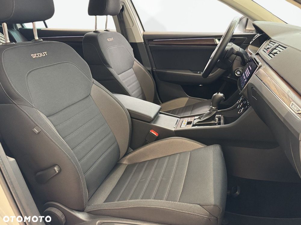 Skoda Superb 2.0 TDI SCR 4x4 Scout DSG - 15