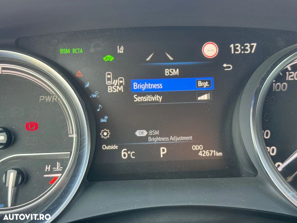 Toyota Camry Luxury - 27