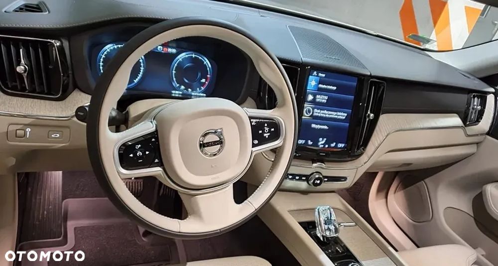 Volvo XC 60 D4 R-Design - 18