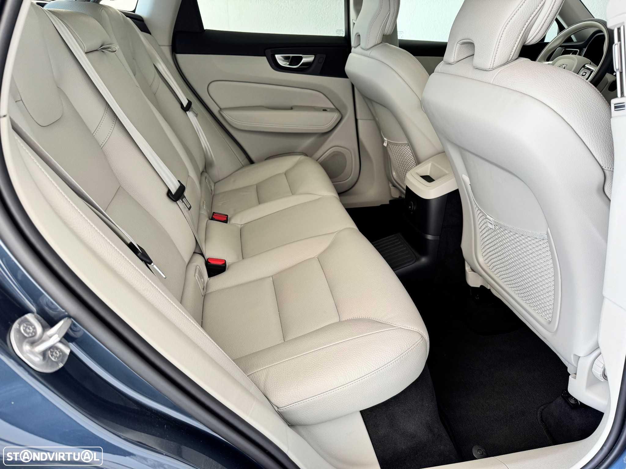 Volvo XC 60 2.0 T6 PHEV Core AWD - 13