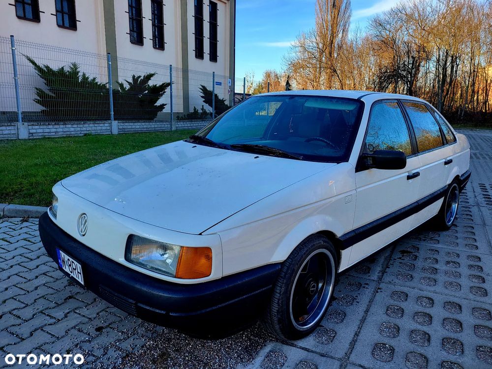 Volkswagen Passat 1.8 CL - 1