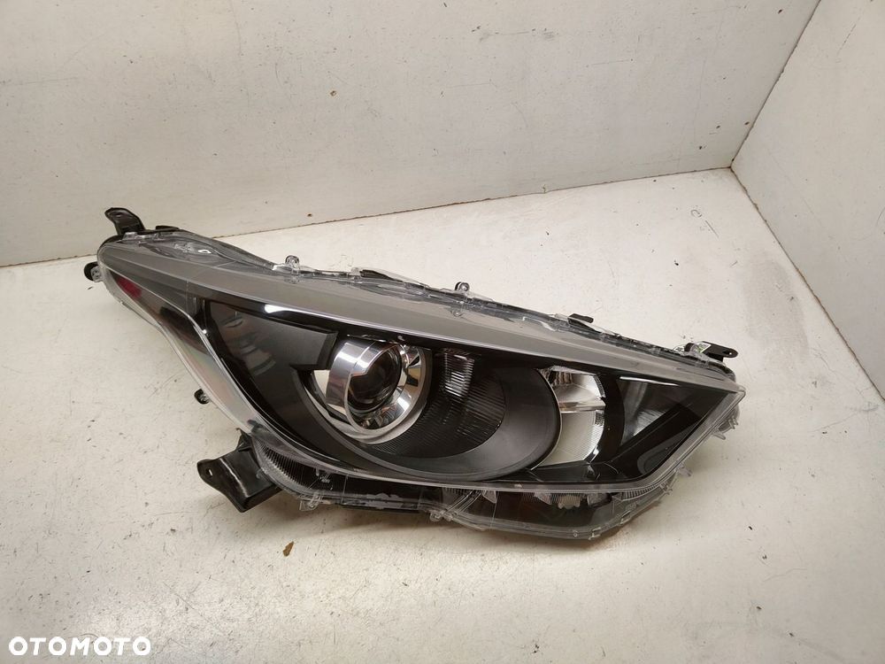 TOYOTA YARIS IV SOCZEWKA LAMPA PRAWY PRZÓD EUK06 - 1