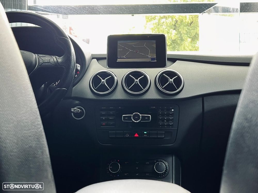 Mercedes-Benz B 180 CDI BlueEFFICIENCY Aut. - 23