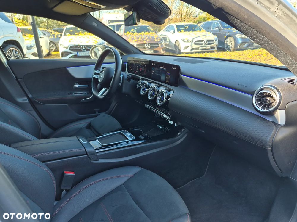 Mercedes-Benz Klasa A 220 4-Matic AMG Line 7G-DCT - 28