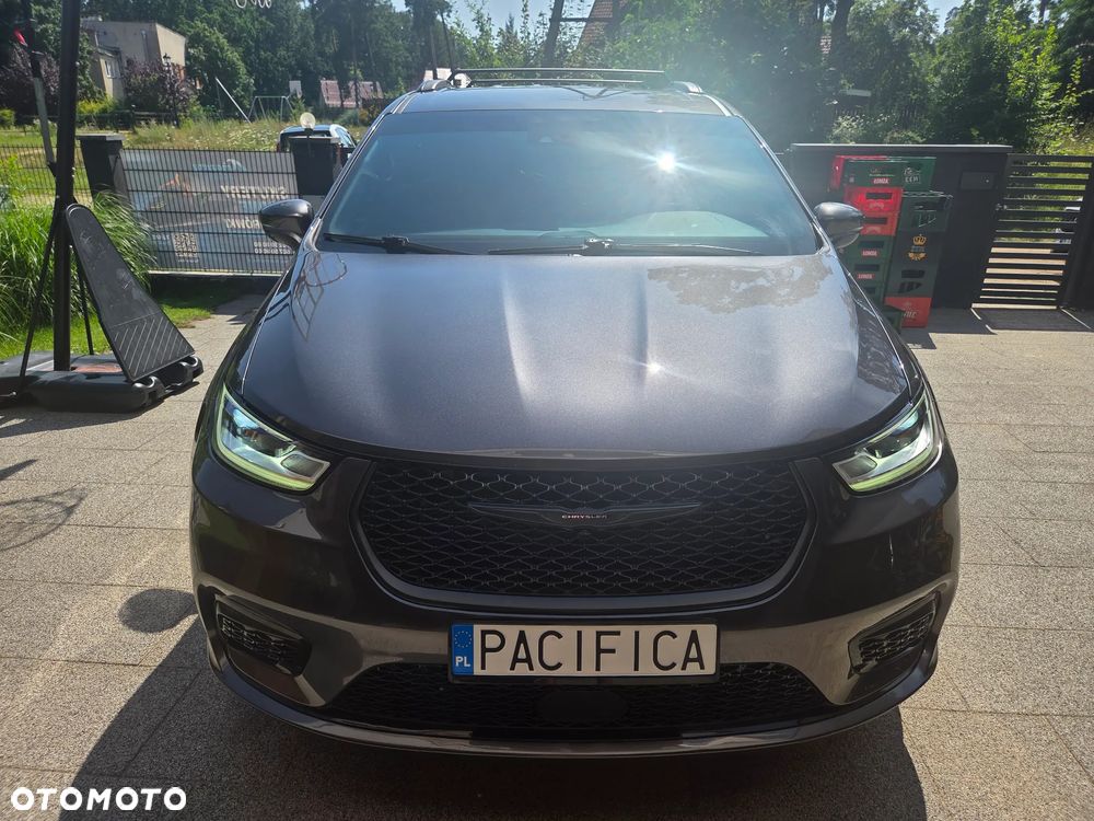 Chrysler Pacifica - 2