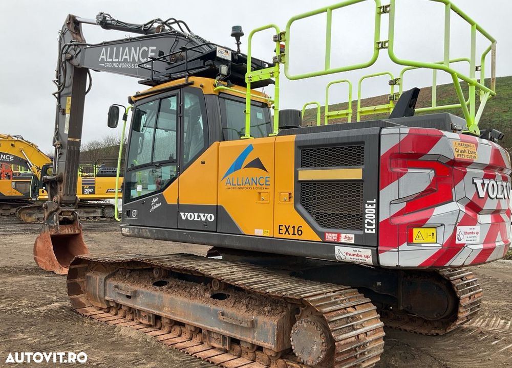 Volvo EC200EL Excavator - 3