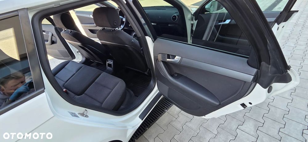 Audi A3 Sportback 1.6 TDI DPF S line Sportpaket - 20