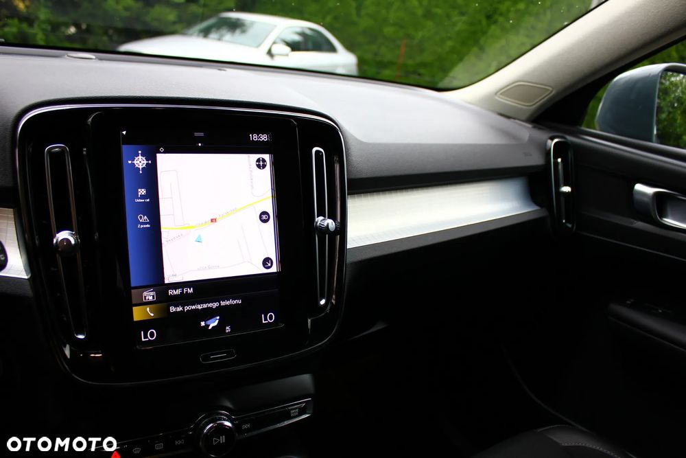 Volvo XC 40 T3 Momentum Pro - 30