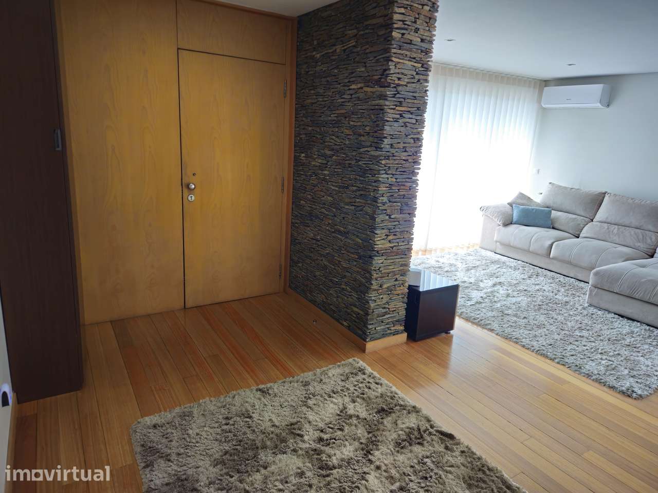 Moradia T3 Gaveto (249m²) c/ Terraço e Garagem em Vermoim - Grande imagem: 2/29
