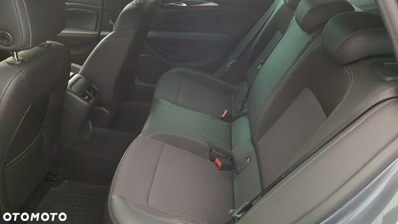 Opel Insignia - 21