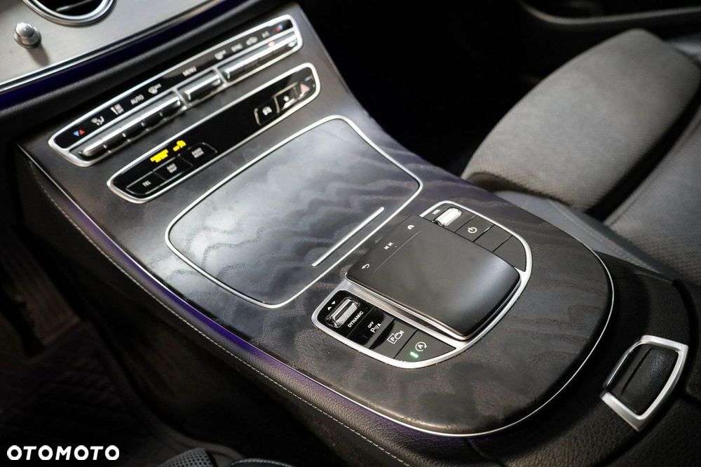 Mercedes-Benz Klasa E 220 d 4-Matic AMG - 21