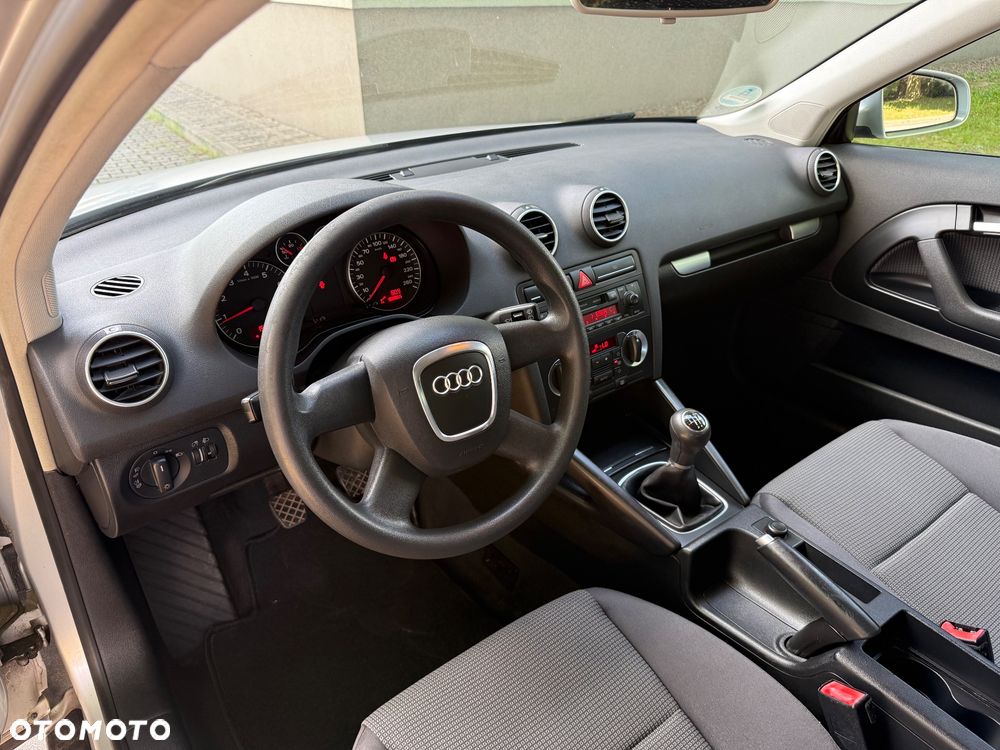 Audi A3 3-drzwiowe 1.6 Attraction - 7