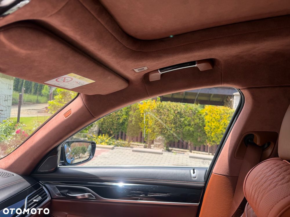 BMW Seria 7 750Li xDrive - 16