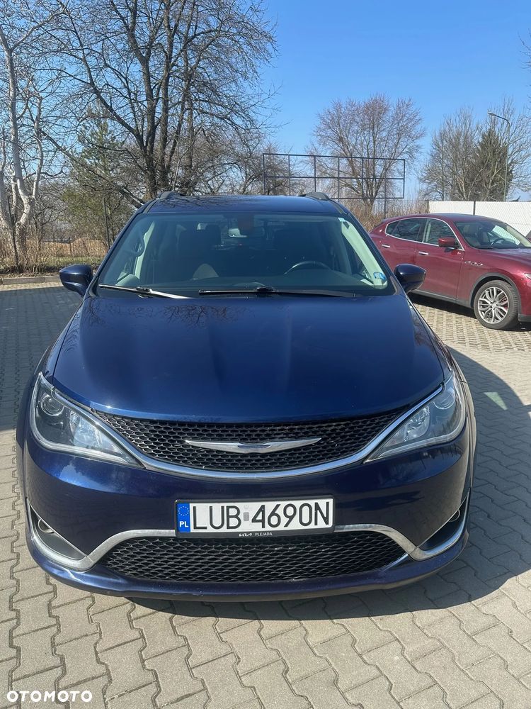 Chrysler Pacifica - 8