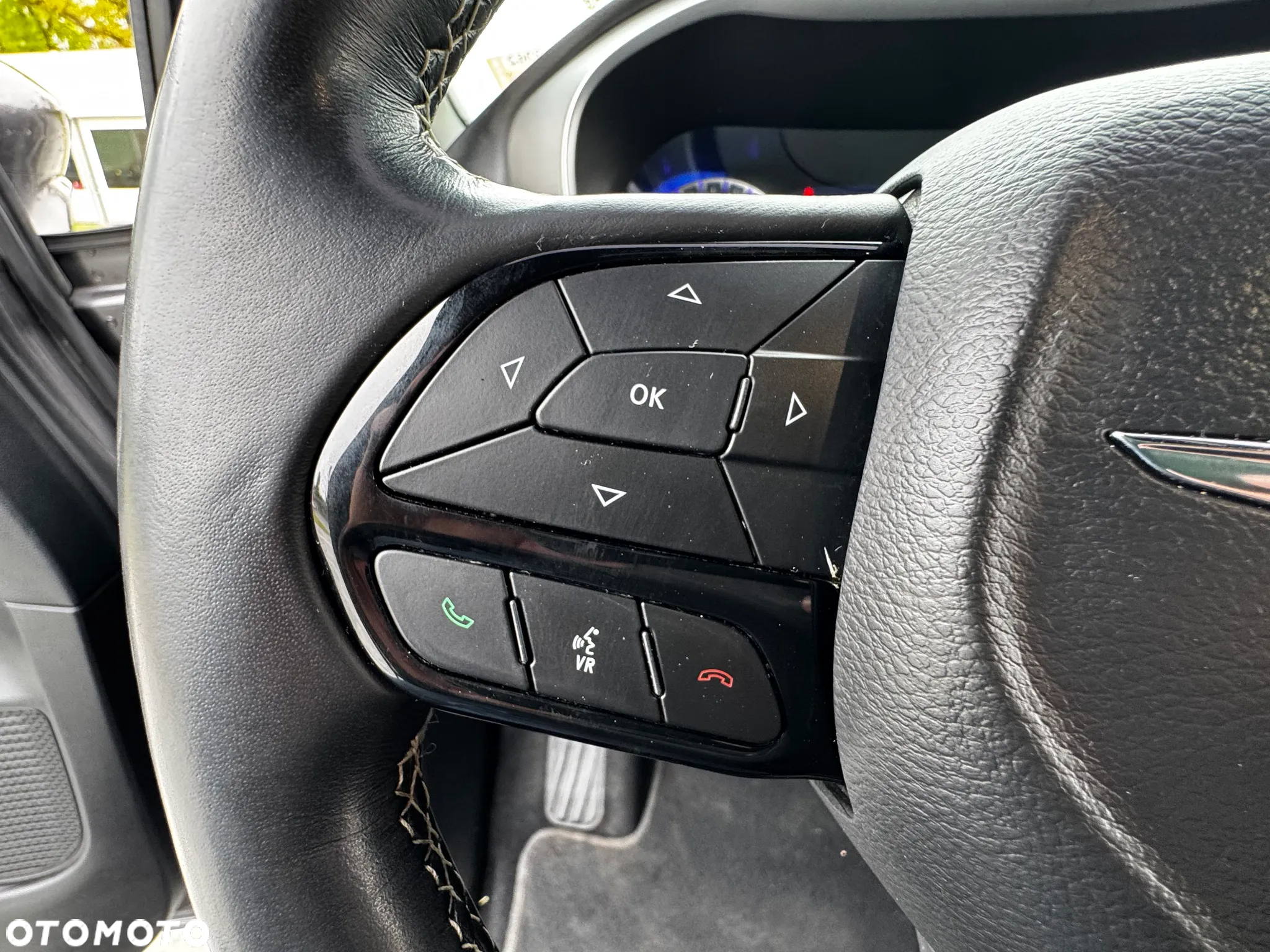 Chrysler Pacifica - 17