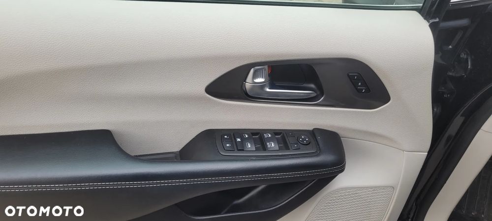 Chrysler Pacifica - 20