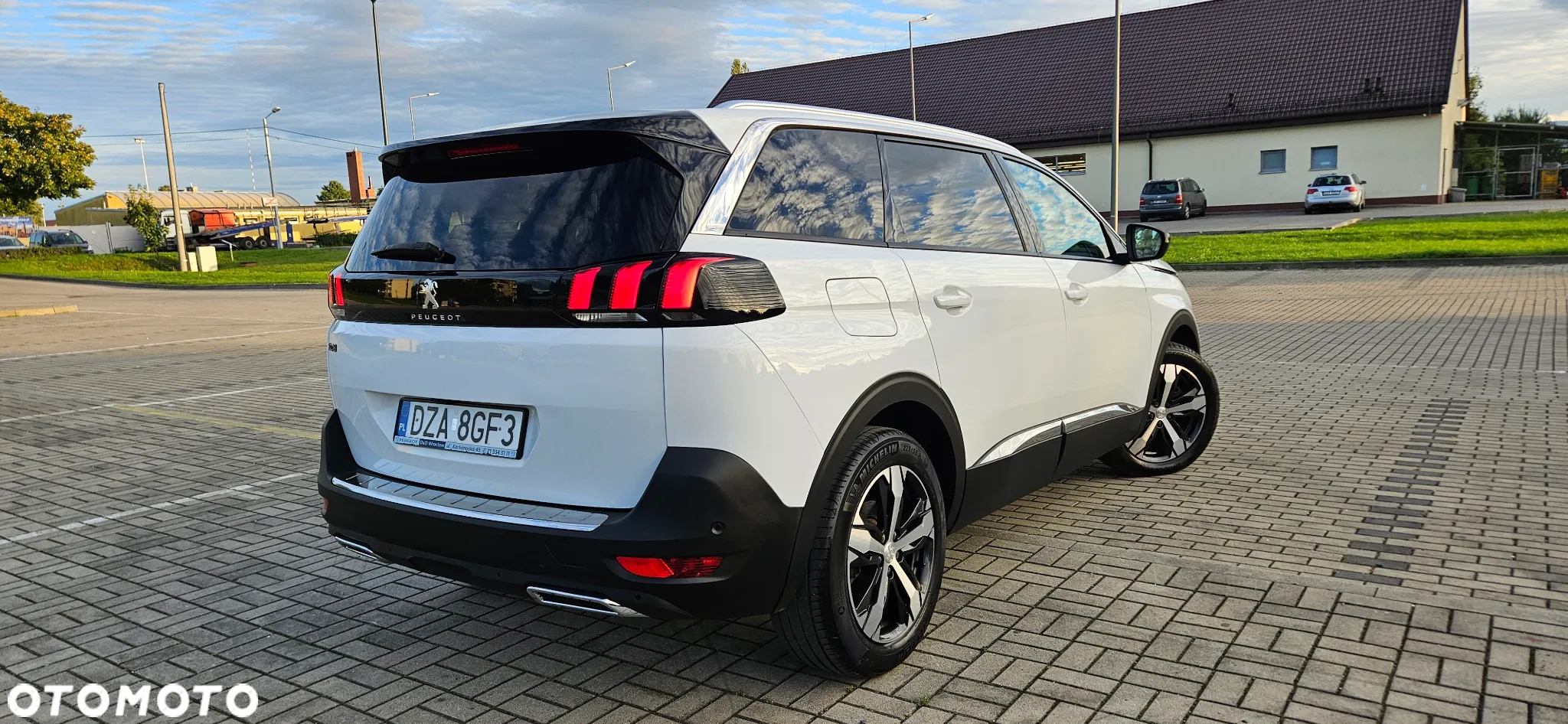 Peugeot 5008 1.5 BlueHDI Allure S&S EAT8 - 4