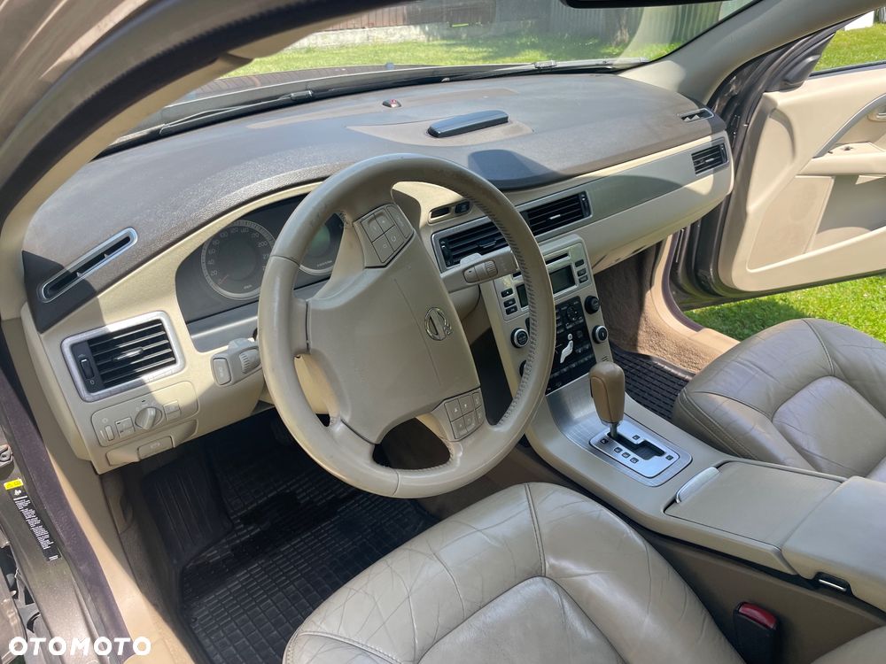 Volvo XC 70 D5 AWD Momentum - 6