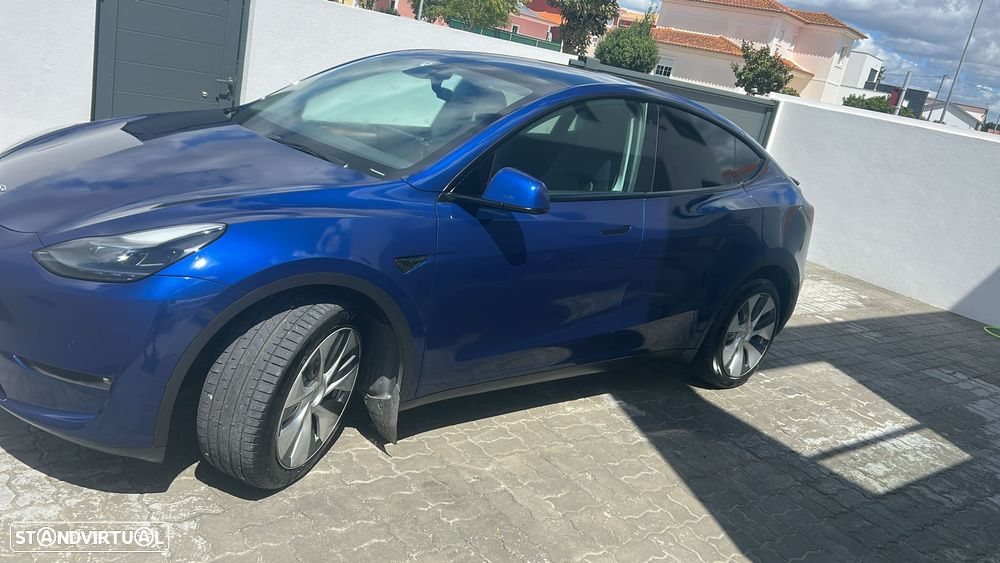 Tesla Model Y - 10
